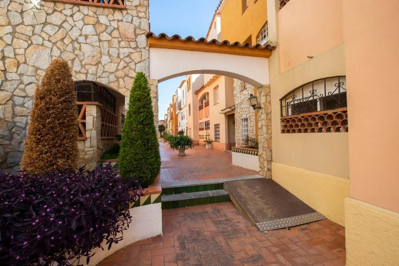 1002 Precioso Apartamento A 250 M De La Playa By Homeselectspain Empuriabrava Apartment
